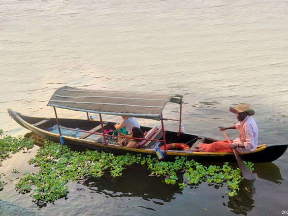 Canoe Boats