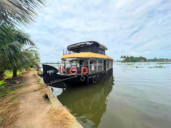 houseboats