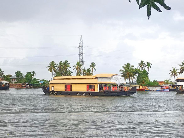 houseboats